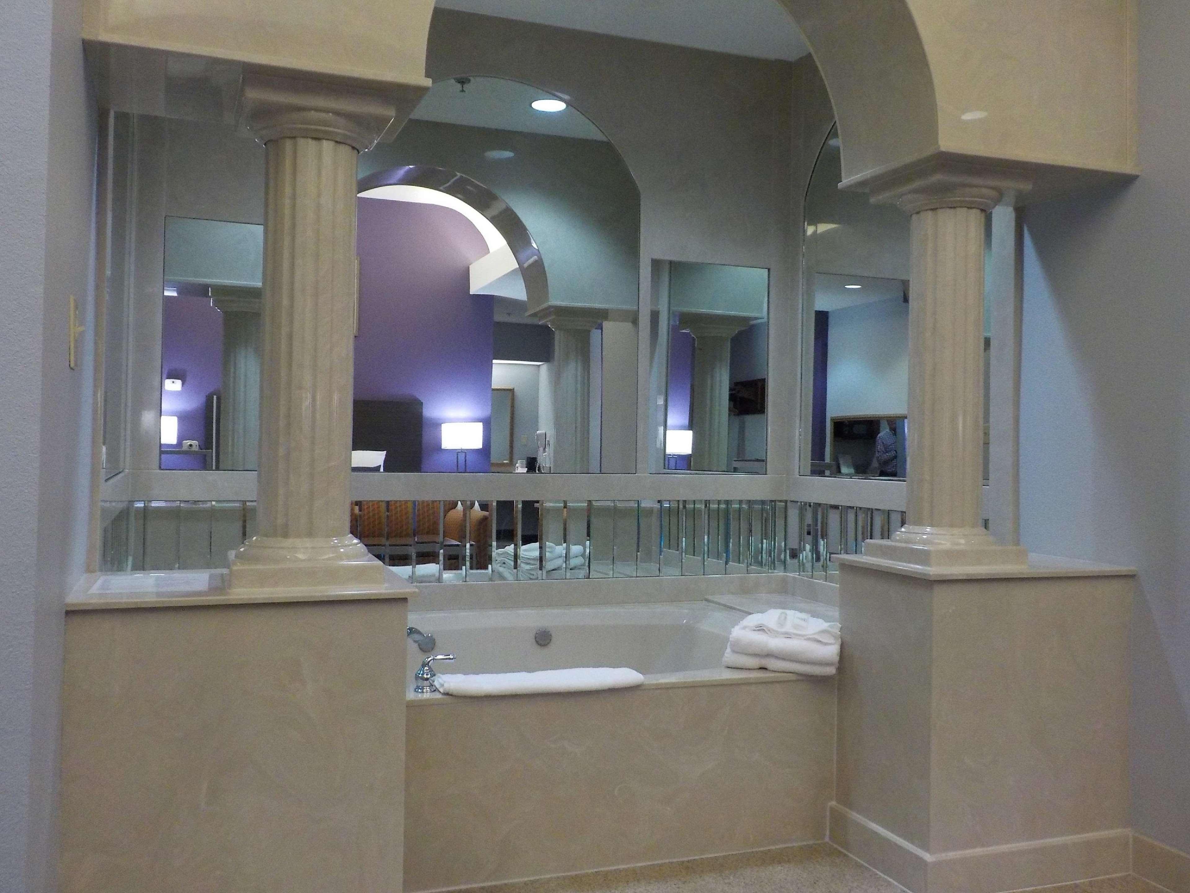 Surestay Plus Hotel By Best Western Warner Robins Afb Room photo